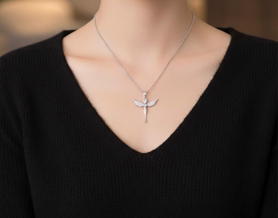 Silver   Taşlı Peri / Melek Figürlü Kolye