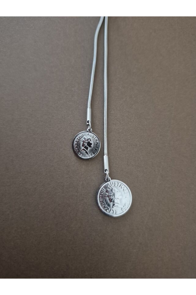 “Silver Çelik Madalyon Detaylı Zarif Kadın Kolye”