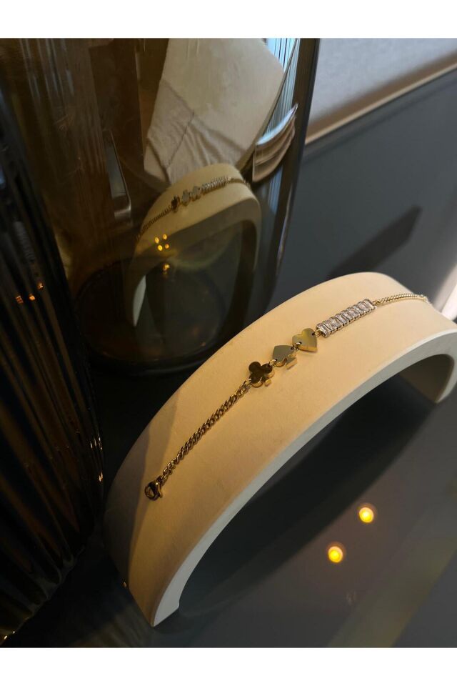 Yarım su yolu Yonca Figürlü Taş Detaylı Gold Paslanmaz Çelik Kadın Bileklik