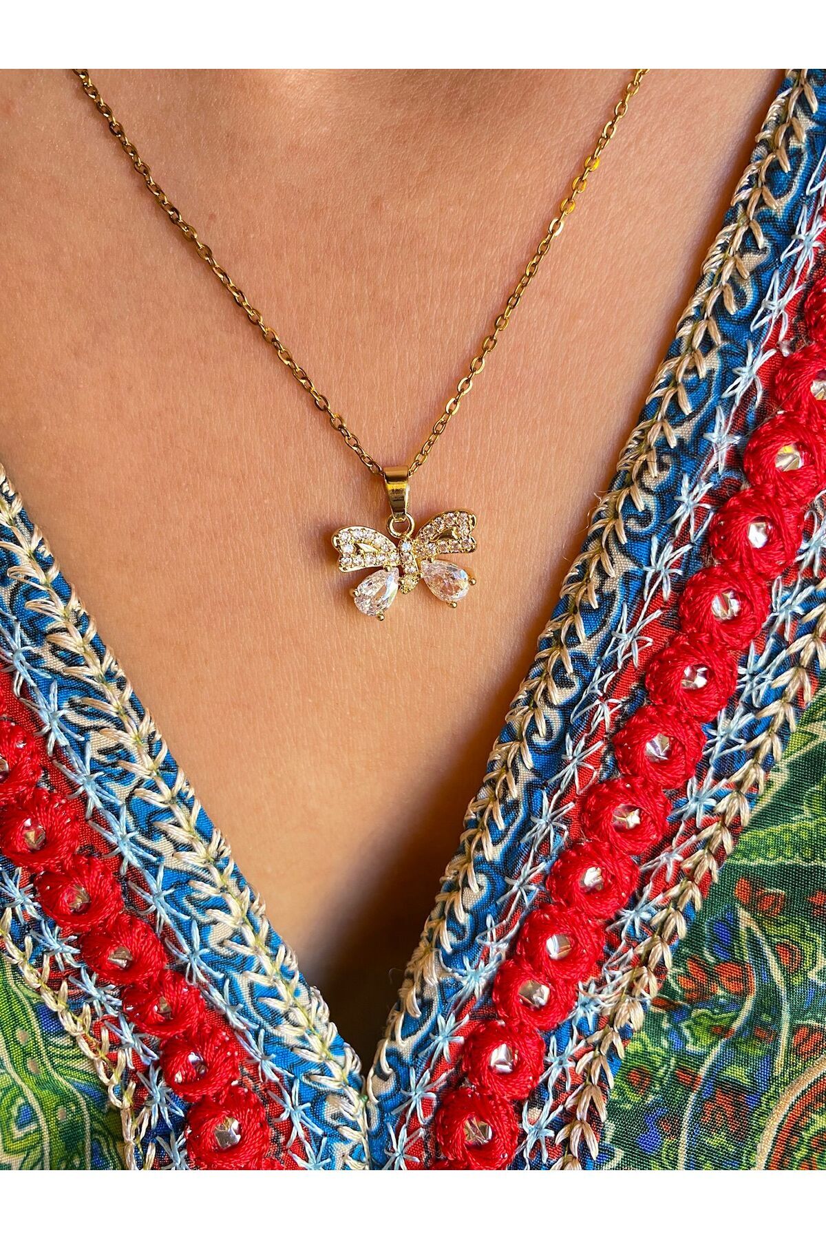 Gold Kadın Taşlı Kelebek Kolye – Zarafetin Simgesi