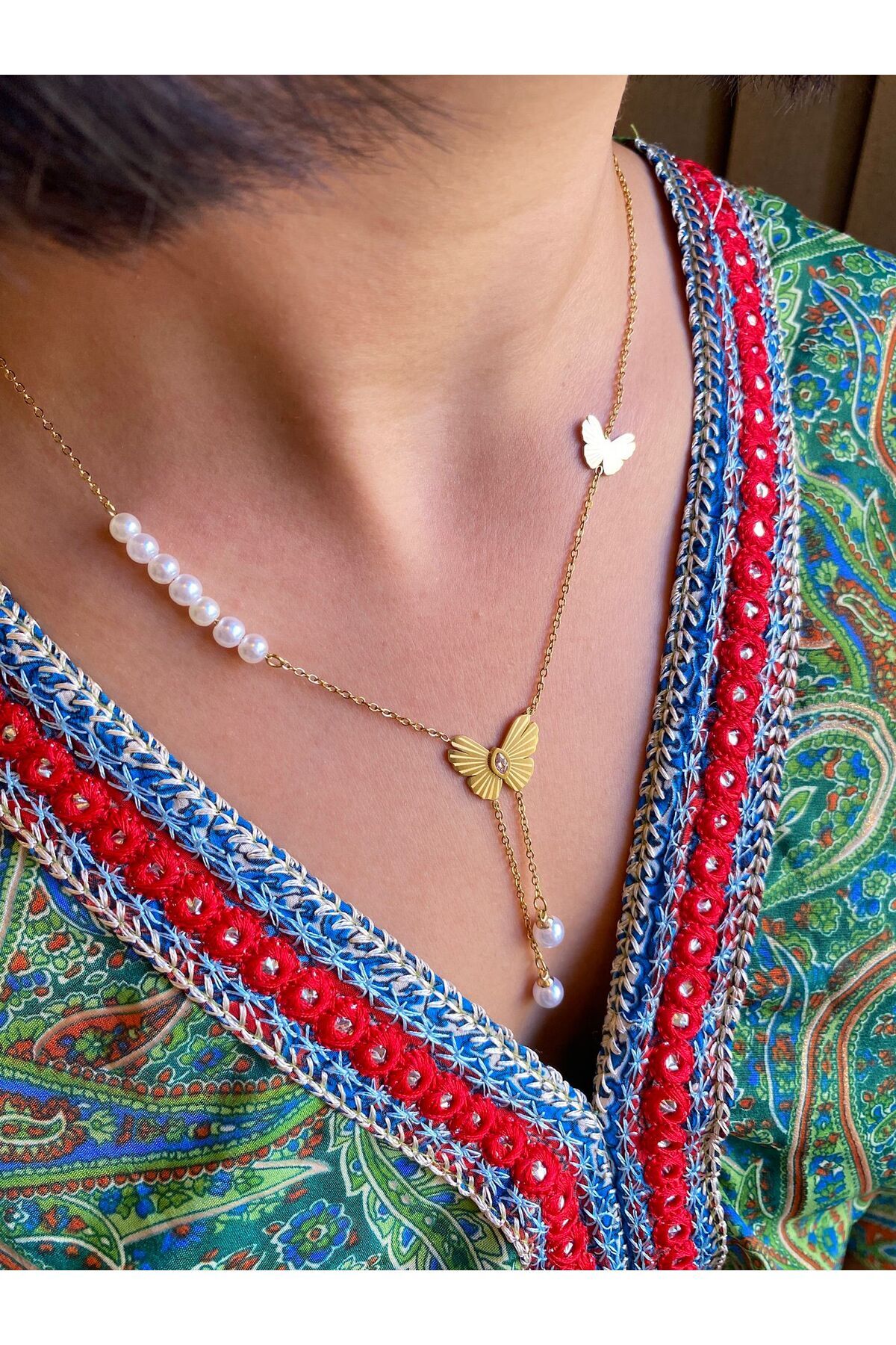 Gold Renk Kelebek Figürlü İnci Detaylı Kadın Kolye