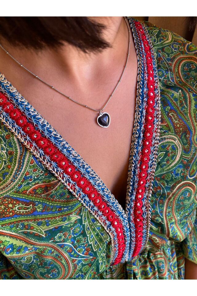 ''Gümüş Renkli Kalp Kolye Seti — Zarif ve Minimal Tasarım''