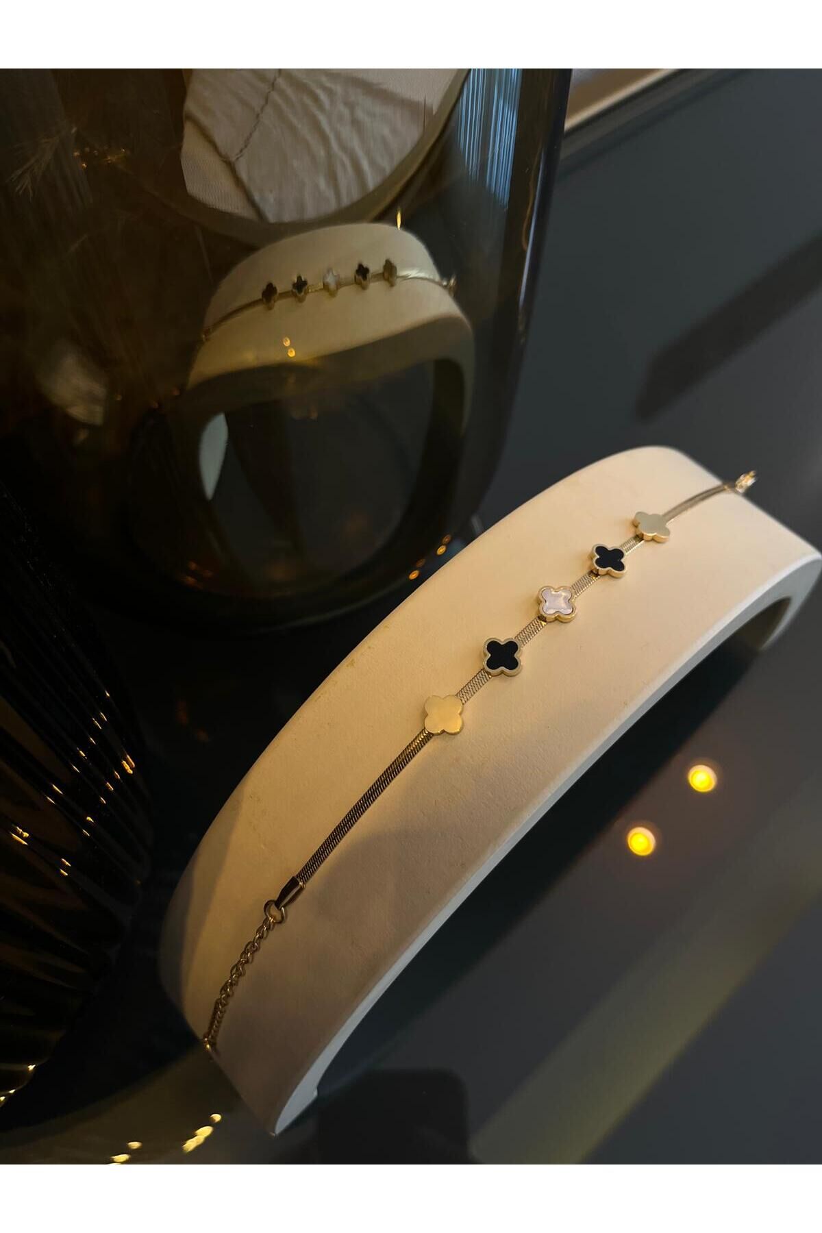 Yonca Figürlü Gold Çelik Bileklik