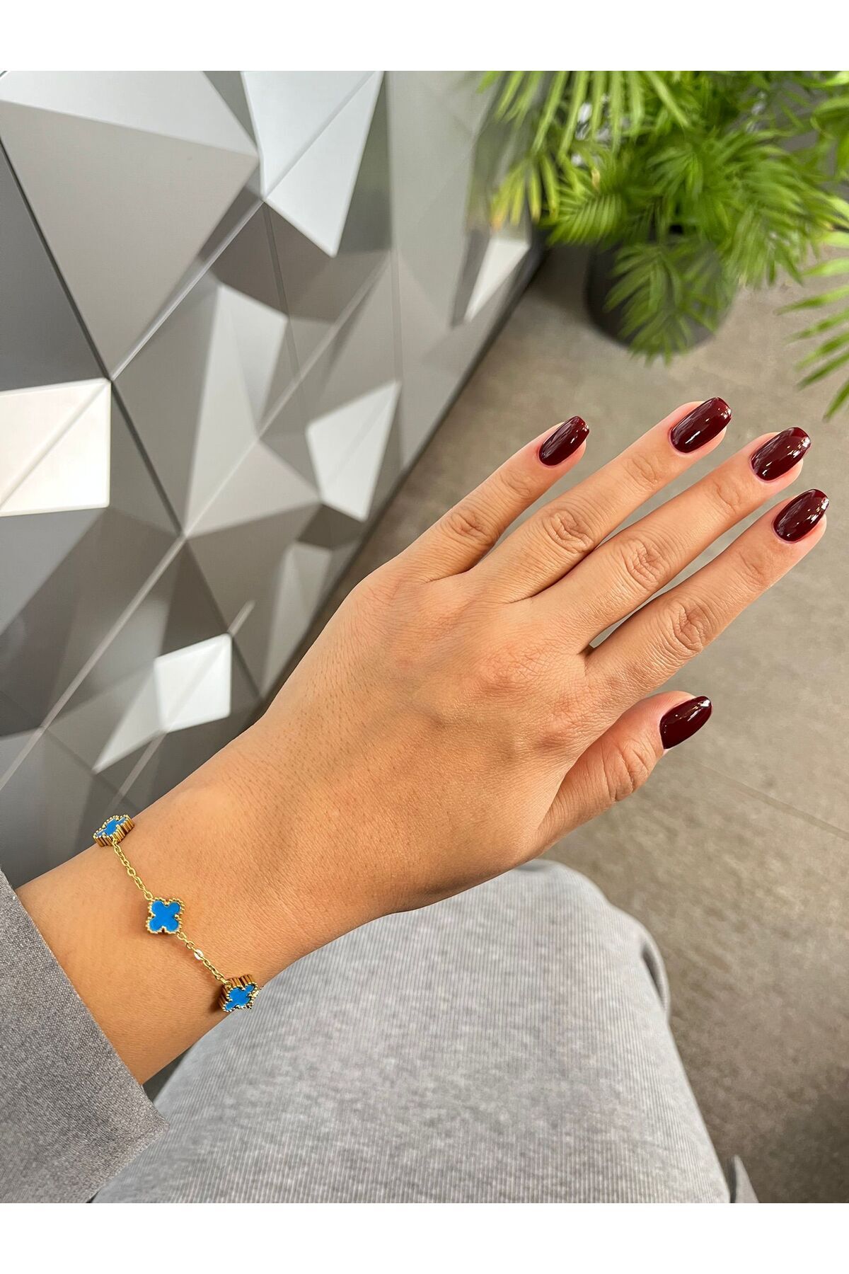 Mavi Yonca Figürlü Kadın Çelik Bileklik