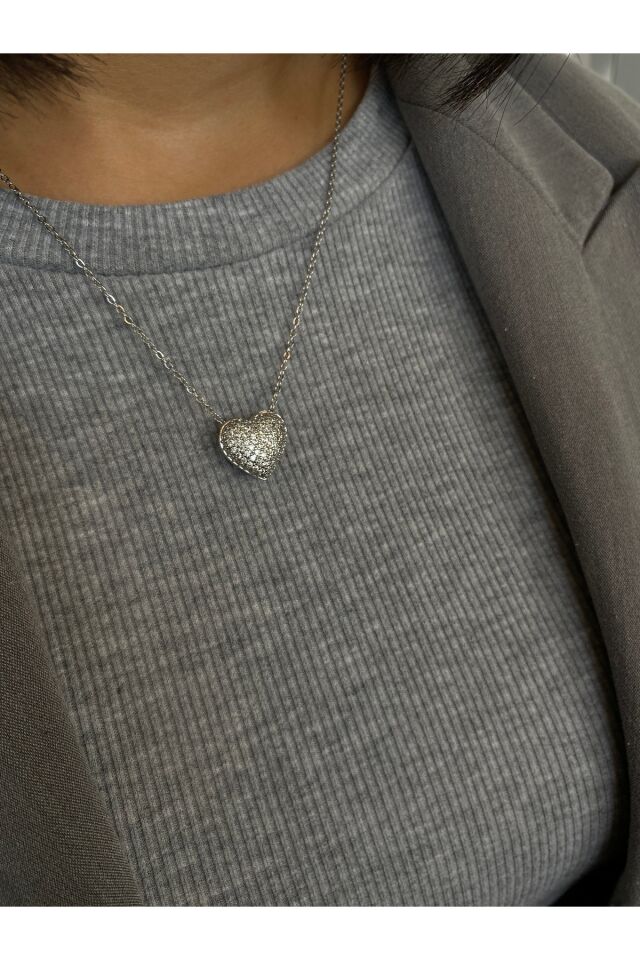 Çelik silver kabartmalı kalpli kolye