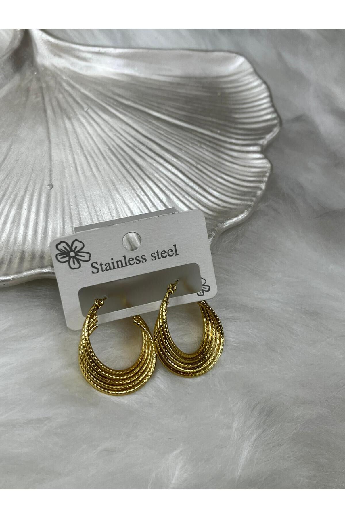 Gold Renkli Burgu Desenli Kadın Küpe Altın